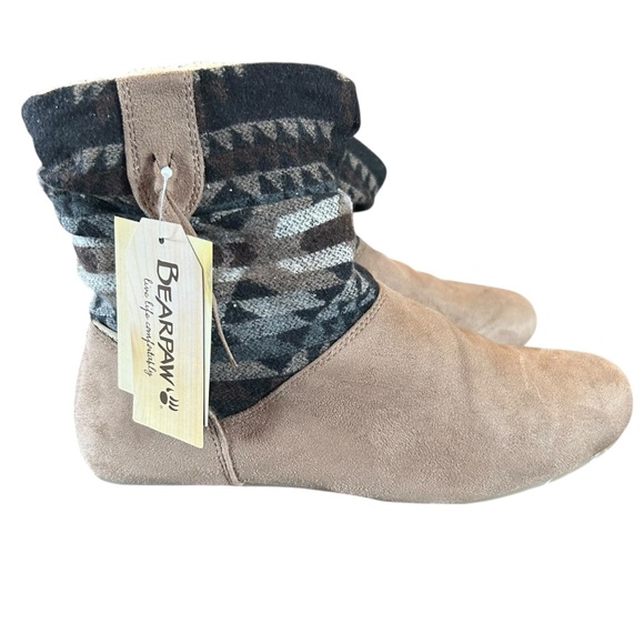 Bearpaw Natoma  Aztec-Inspired Travel Boot Sheepskin Lined Flat Pull On NEW 10 - Picture 1 of 7